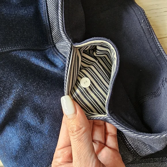 Lululemon Wunder Under Crop Sashiko - size 2 - Picture 6 of 7